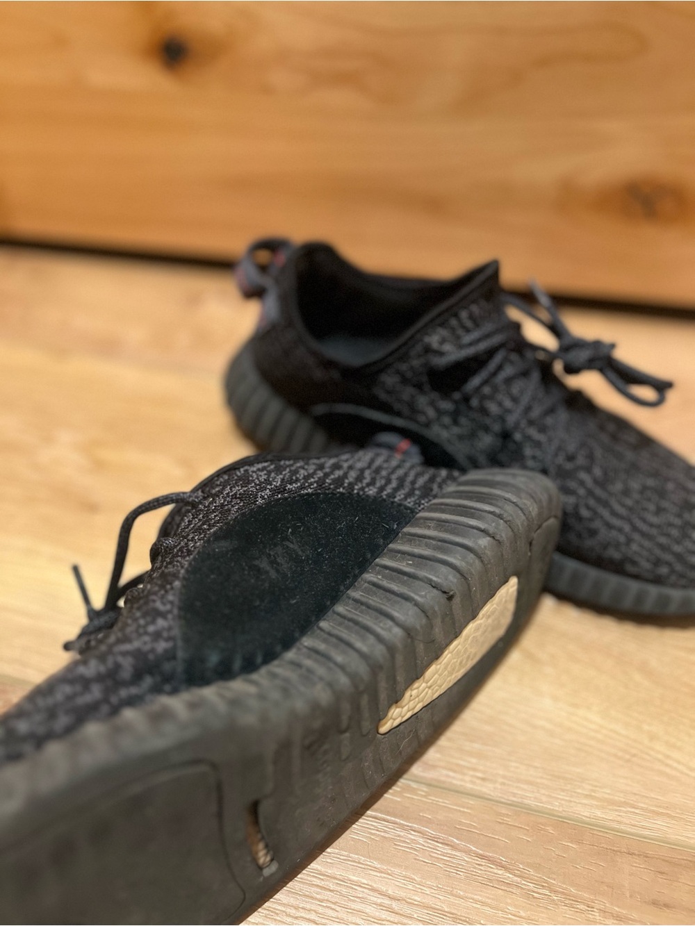 Size 10 Yeezy 350 v1 black pirate original release - Yeezy sneakers - pre owned - Picture 9 of 9